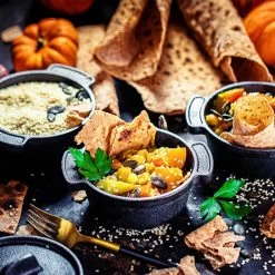 BBQ-Toro Mini Dutch Oven | 250 Ml | Gusseisen Serviertopf Mit Holzunterlage 10 BBQ-Toro Mini Dutch Oven | 250 Ml | Gusseisen Serviertopf Mit Holzunterlage -Camping Store PAN07 serviertopf action bild1 1280x1280 1