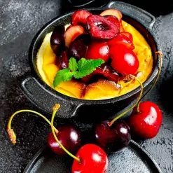 BBQ-Toro Mini Dutch Oven | 250 Ml | Gusseisen Serviertopf Mit Holzunterlage 11 BBQ-Toro Mini Dutch Oven | 250 Ml | Gusseisen Serviertopf Mit Holzunterlage -Camping Store PAN07 serviertopf action bild2 1280x1280 1