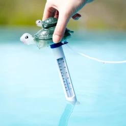 Zelsius Pool Thermometer Schwimmend | Schildkröte | 12x6x21cm | Poolthermometer -Camping Store PT3 pool thermometer schildkroete action1 2000px 1280x1280