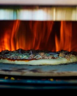 BBQ-Toro Edelstahl Pizzaring Set Mit Grillspieß Für Ø 57 Cm Kugelgrill -Camping Store a57prsps pizzaaufsatz grillspiess action bild3 2000px 1280x1280