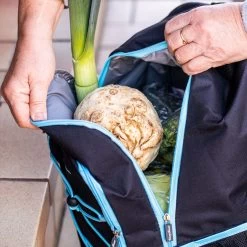 CampFeuer Kühlrucksack 30 Liter | Schwarz | Isoliertasche Leicht Und Wasserdicht 11 CampFeuer Kühlrucksack 30 Liter | Schwarz | Isoliertasche Leicht Und Wasserdicht -Camping Store bag5 rucksack bild12 2000px 1280x1280