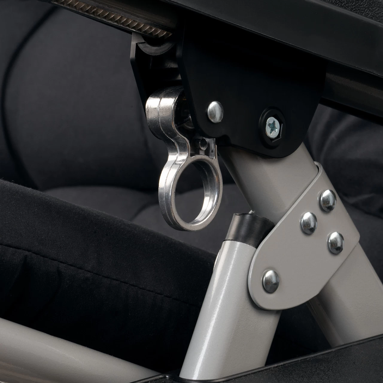 CampFeuer Sonnenliege, Anthrazit, Campingliege, Liegestuhl, Relaxliege, Gartenliege Mit Getränkefach 10 CampFeuer Sonnenliege, Anthrazit, Campingliege, Liegestuhl, Relaxliege, Gartenliege Mit Getränkefach – Bild 8