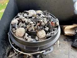 BBQ-Toro Dutch Oven "Mein Dopf", 9,0 L Sonderedition Inkl. Deckelheber -Camping Store do9hk dutch oven bild1 bilder in action 1280x1280 1