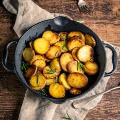 BBQ-Toro 19-teiliges Dutch Oven Set In Holzkiste | Mit Dutch Oven Feuertopf Und Mehr | Preseasoned 14 BBQ-Toro 19-teiliges Dutch Oven Set In Holzkiste | Mit Dutch Oven Feuertopf Und Mehr | Preseasoned -Camping Store do set12 dutch oven set actionbild3 2000px 1280x1280 1