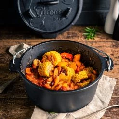 BBQ-Toro Dutch Oven DO45PX, 4,2 L Premium Gusseisen Kochtopf, Gusstopf -Camping Store do set12 dutch oven set actionbild4 2000px 1280x1280