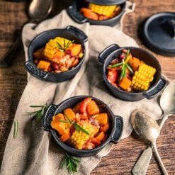 BBQ-Toro 19-teiliges Dutch Oven Set In Holzkiste | Mit Dutch Oven Feuertopf Und Mehr | Preseasoned 15 BBQ-Toro 19-teiliges Dutch Oven Set In Holzkiste | Mit Dutch Oven Feuertopf Und Mehr | Preseasoned -Camping Store do set12 dutch oven set actionbild5 2000px 1280x1280 1