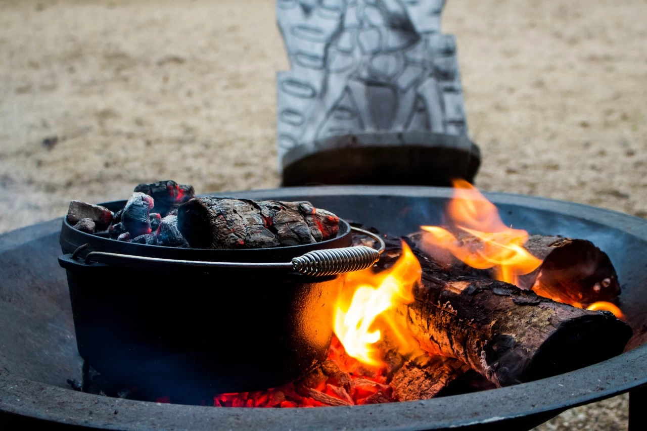 BBQ-Toro 8-teiliges Dutch Oven Set In Holzkiste | Gusseisen, Bereits Eingebrannt – Bild 2