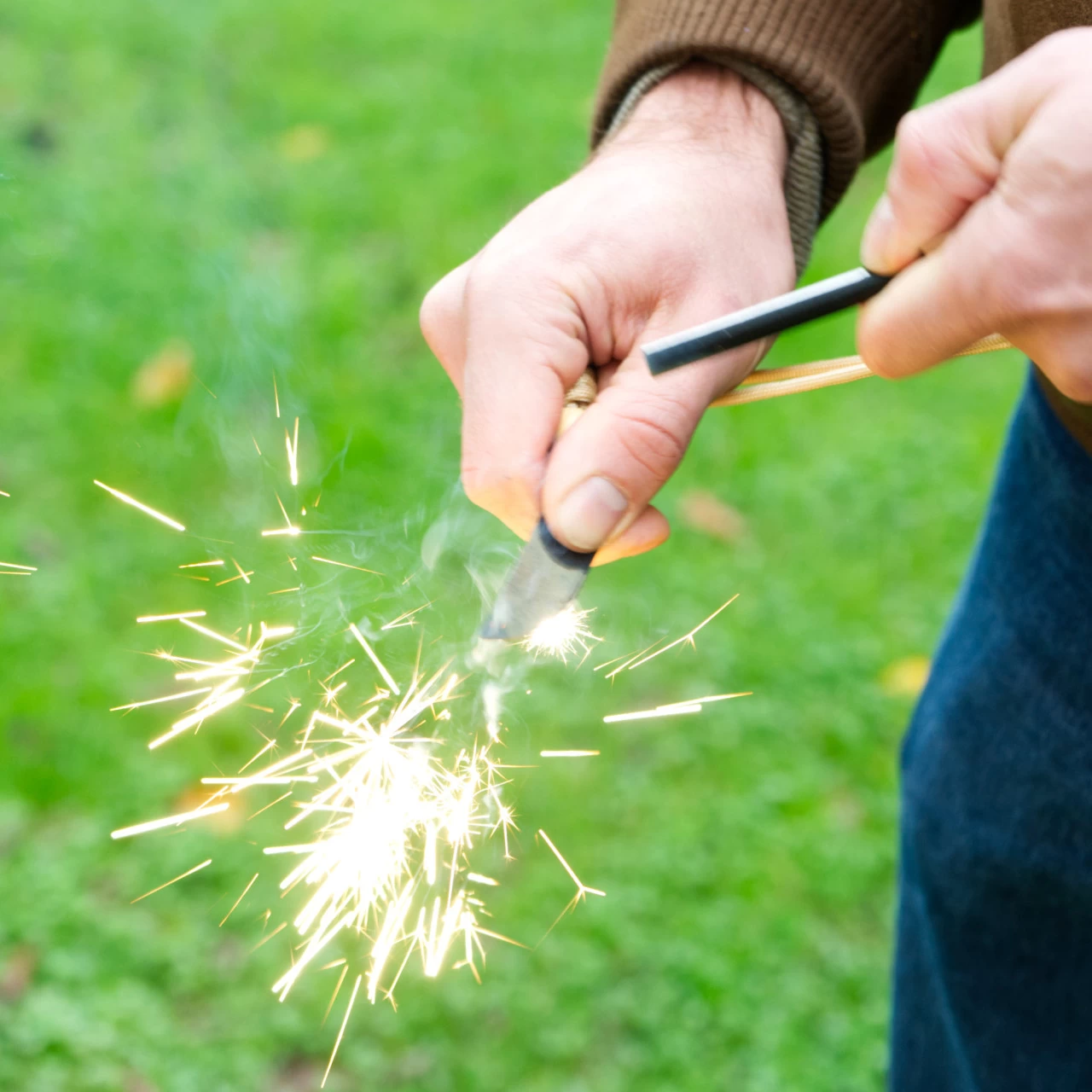 CampFeuer Feuerstahl Mit Messer, Notfallausrüstung, Survival Set, Feueranzünder Für Campingausflüge 4 CampFeuer Feuerstahl Mit Messer, Notfallausrüstung, Survival Set, Feueranzünder Für Campingausflüge – Bild 2