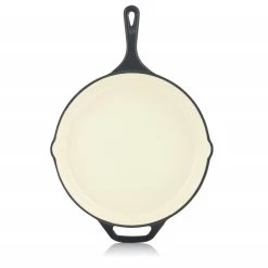 Mahlzeit Gusseisenpfanne Mit Deckel Emailliert | Ø 29,5 Cm | Blue Berry | Mit Zwei Ausgießern -Camping Store gpfa30eb gusseisenpfanne emailliert mit glasdeckel bild2 2000px 1280x1280