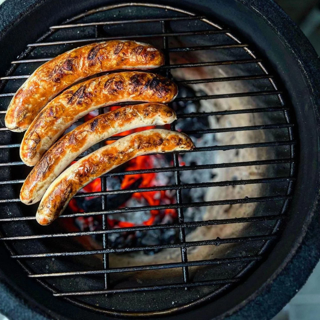 BBQ-Toro Kamado Grill Holzkohlegrill Ø 32 Cm "HAIIRO" Mit Grillrost Und Thermometer, Rot 4 BBQ-Toro Kamado Grill Holzkohlegrill Ø 32 Cm "HAIIRO" Mit Grillrost Und Thermometer, Rot – Bild 2