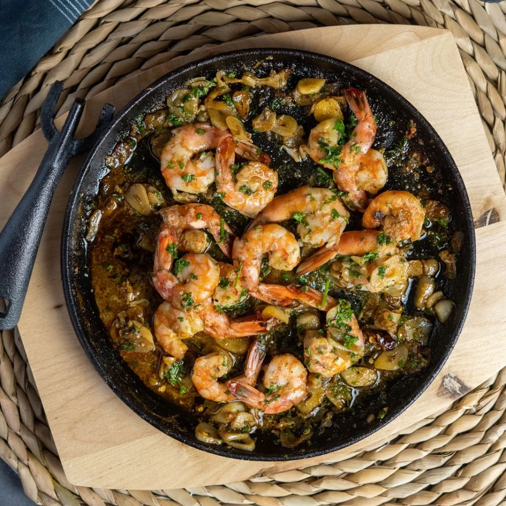 BBQ-Toro 4er Gusseisen Servierpfännchen-Set | Ø 22 Cm, Rund, Mit Holzbrett 4 BBQ-Toro 4er Gusseisen Servierpfännchen-Set | Ø 22 Cm, Rund, Mit Holzbrett – Bild 2