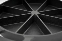 BBQ-Toro Gusseisen Maisbrotpfanne Mit 8 Grillzonen | Ø 21,5 Cm -Camping Store pan14 servierpfanne bild4 2000px 1280x1280