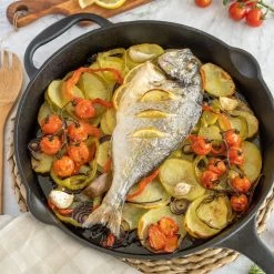 BBQ-Toro Gusseisen Bratpfanne | Ø 34 Cm | Mit Griff, Stiel Und Zwei Ausgießer, Gerippt - Preseasoned -Camping Store panr30 grillpfanne actionbild 1000px 1280x1280