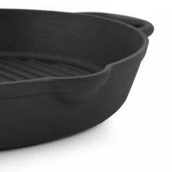 BBQ-Toro Gusseisen Bratpfanne | Ø 34 Cm | Mit Griff, Stiel Und Zwei Ausgießer, Gerippt - Preseasoned -Camping Store panr30 grillpfanne bild4 2000px 1280x1280