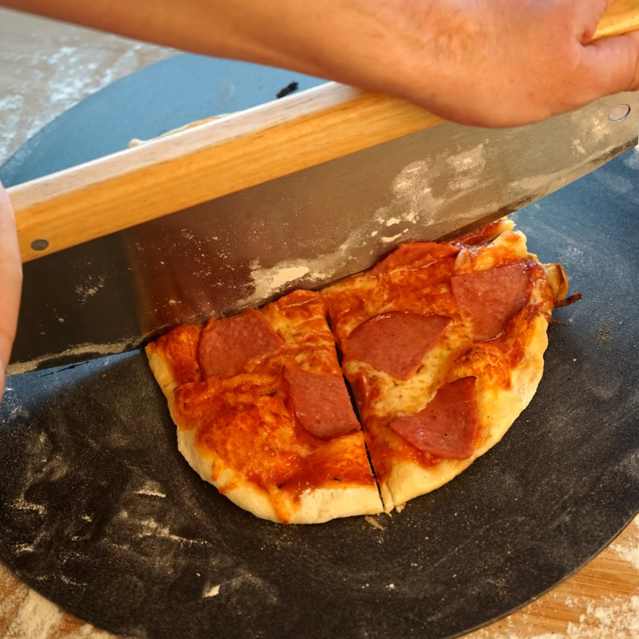 Mahlzeit 3-teiliges Pizza Set | 38 X 30 Cm | Pizzastein Mit Schaufel Und Messer 5 Mahlzeit 3-teiliges Pizza Set | 38 X 30 Cm | Pizzastein Mit Schaufel Und Messer – Bild 3