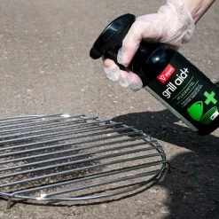 BBQ-Toro 4-teiliges Allrounder Pflege Set | Grill Reinigungsset Und Pflege, Zubehör, Grill-Spray -Camping Store rei03 grillaid actionbild 2000px 1280x1280