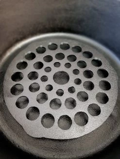 BBQ-Toro Dutch Oven Einsatz Ø 20 Cm Gusseisen Untersetzer, Grillrost -Camping Store sr1 stapelrost bild3 2000px 1280x1280