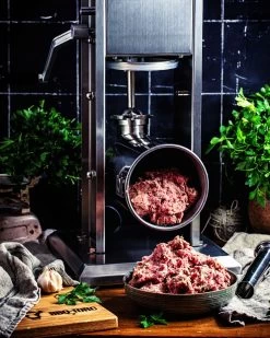 Zelsius Profi Wurstfüllmaschine, 3 Liter, Edelstahl Wurstfüller -Camping Store wf wurstfueller bild in aktion bild2 1280x1280